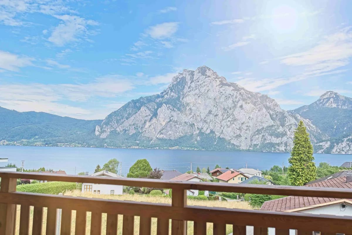 2-Zimmer-Wohnung mieten in Gmunden – 90 m², € 1.900