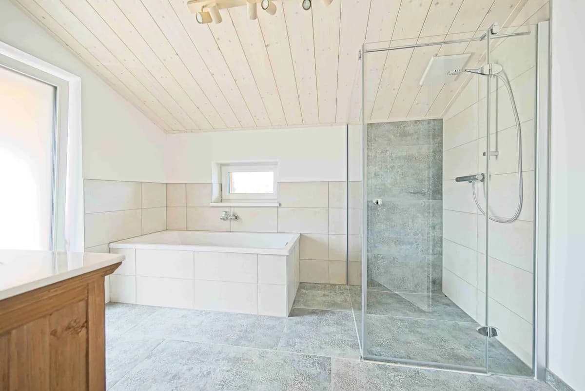 2-Zimmer-Wohnung mieten in Gmunden – 90 m², € 1.900 – Bild 10 von 13