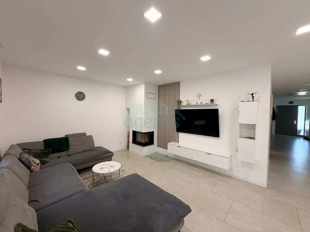 5-Zimmer-Haus kaufen in Perg – 142 m², € 569.000 – Bild 2 von 6