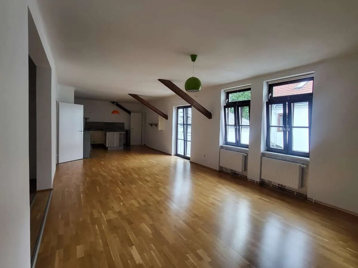 2-Zimmer-Gewerbeimmobilie mieten in Bruck an der Leitha – 102 m², € 990 – Bild 1 von 9