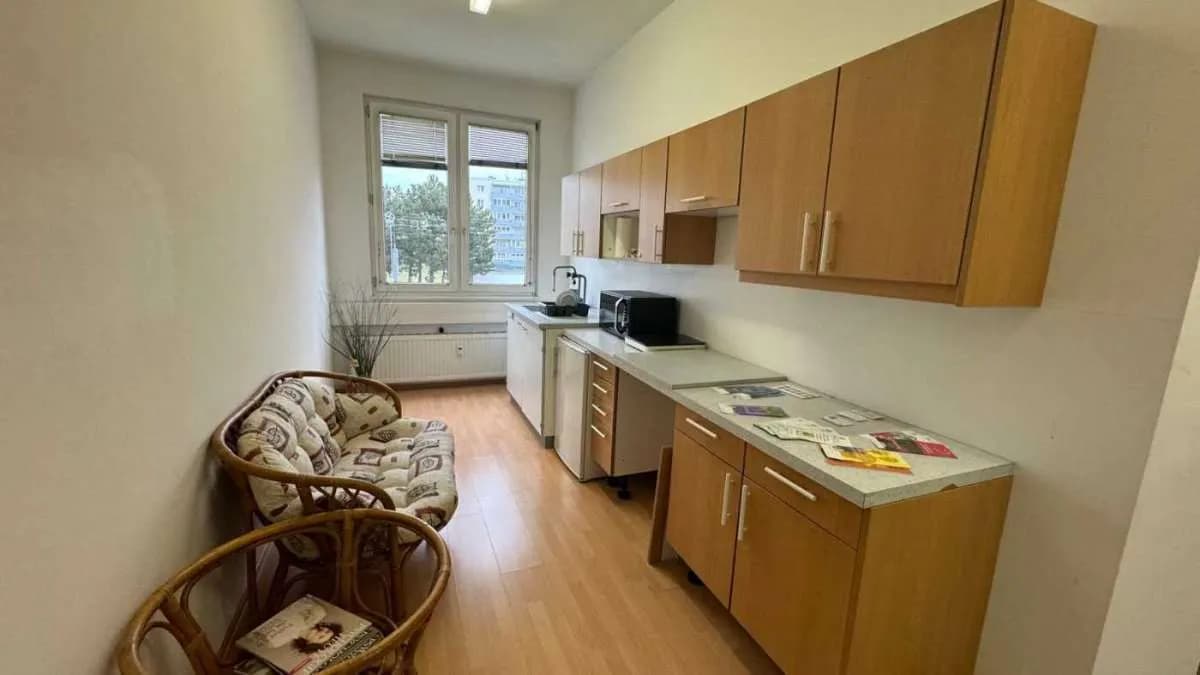 Gewerbeimmobilie mieten in Baden – 65 m², € 10 – Bild 8 von 16