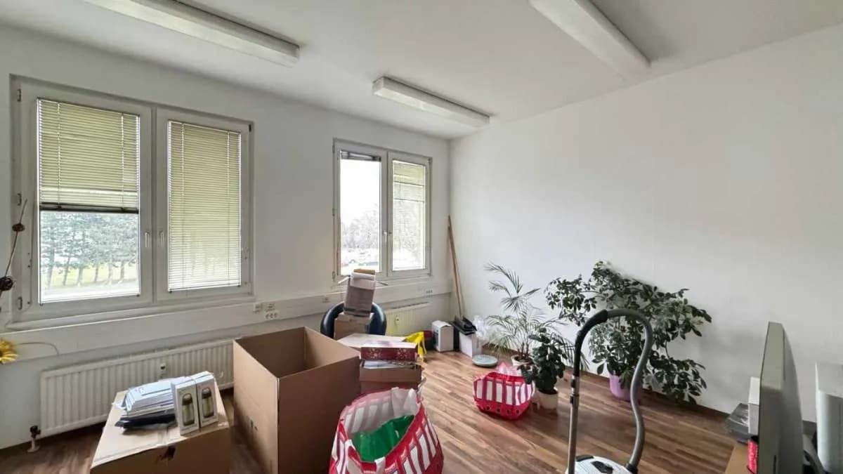 Gewerbeimmobilie mieten in Baden – 65 m², € 10 – Bild 11 von 16