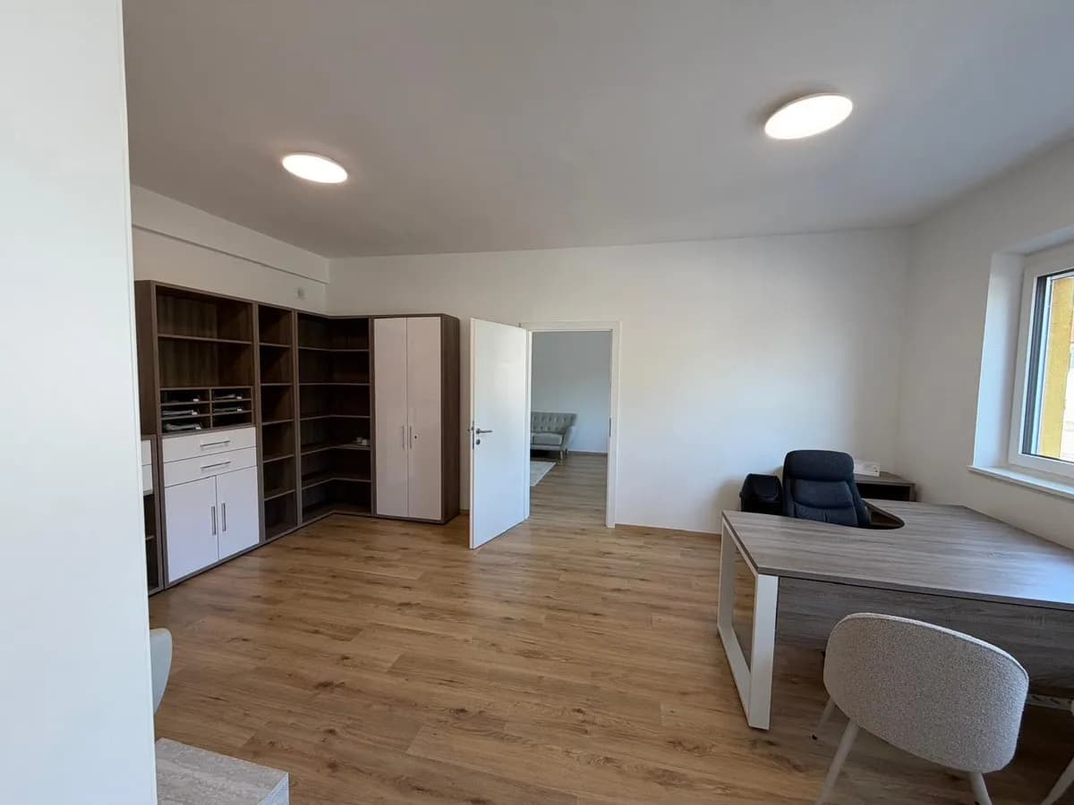 8-Zimmer-Gewerbeimmobilie mieten in Amstetten – 360 m², € 2.100