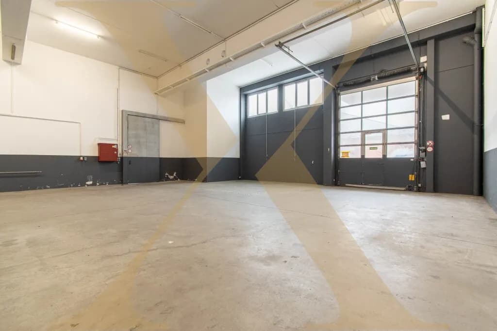 Gewerbeimmobilie mieten in Wels – 2 556 m² – Bild 1 von 7