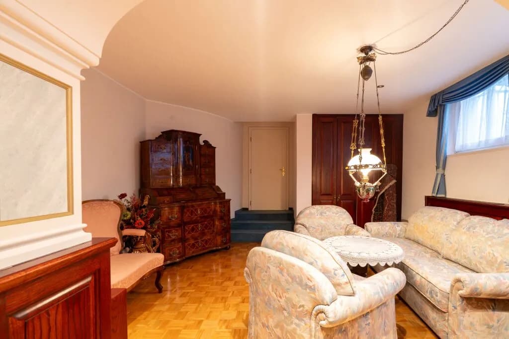8-Zimmer-Immobilie mieten in Steyr – 350 m², € 2.548 – Bild 51 von 60
