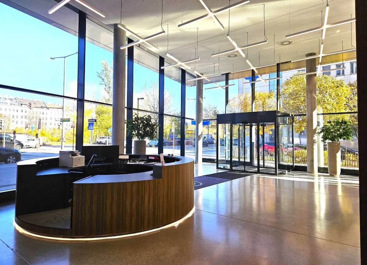 Gewerbeimmobilie mieten in Wien – 1 500 m², € 17