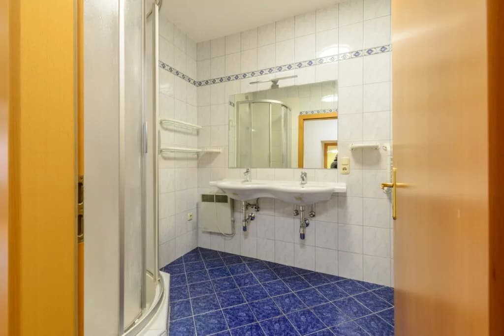 6-Zimmer-Wohnung kaufen in Gmunden – 135 m², € 370.000 – Bild 10 von 12