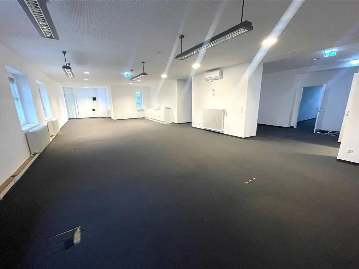 6-Zimmer-Gewerbeimmobilie mieten in Wien – 333 m², € 6.090 – Bild 6 von 8