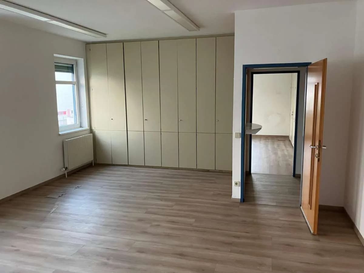 Gewerbeimmobilie mieten in Mödling – 124 m², € 1.562 – Bild 12 von 16