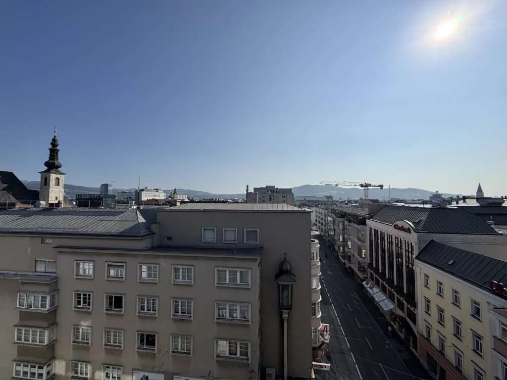 9-Zimmer-Gewerbeimmobilie mieten in Linz – 309 m², € 4.544