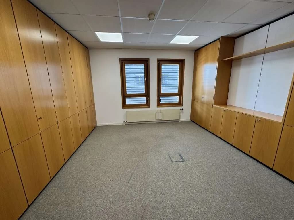 9-Zimmer-Gewerbeimmobilie mieten in Linz – 309 m², € 4.544 – Bild 2 von 22