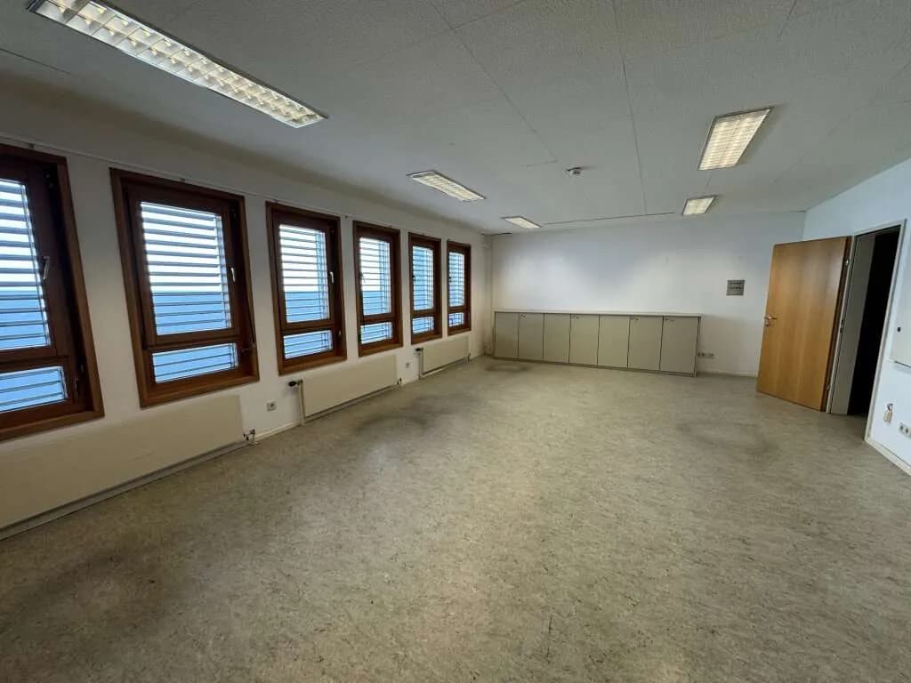 9-Zimmer-Gewerbeimmobilie mieten in Linz – 309 m², € 4.544 – Bild 4 von 22