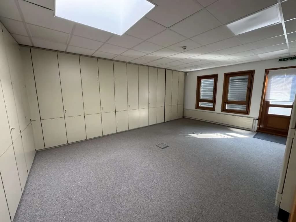 9-Zimmer-Gewerbeimmobilie mieten in Linz – 309 m², € 4.544 – Bild 9 von 22