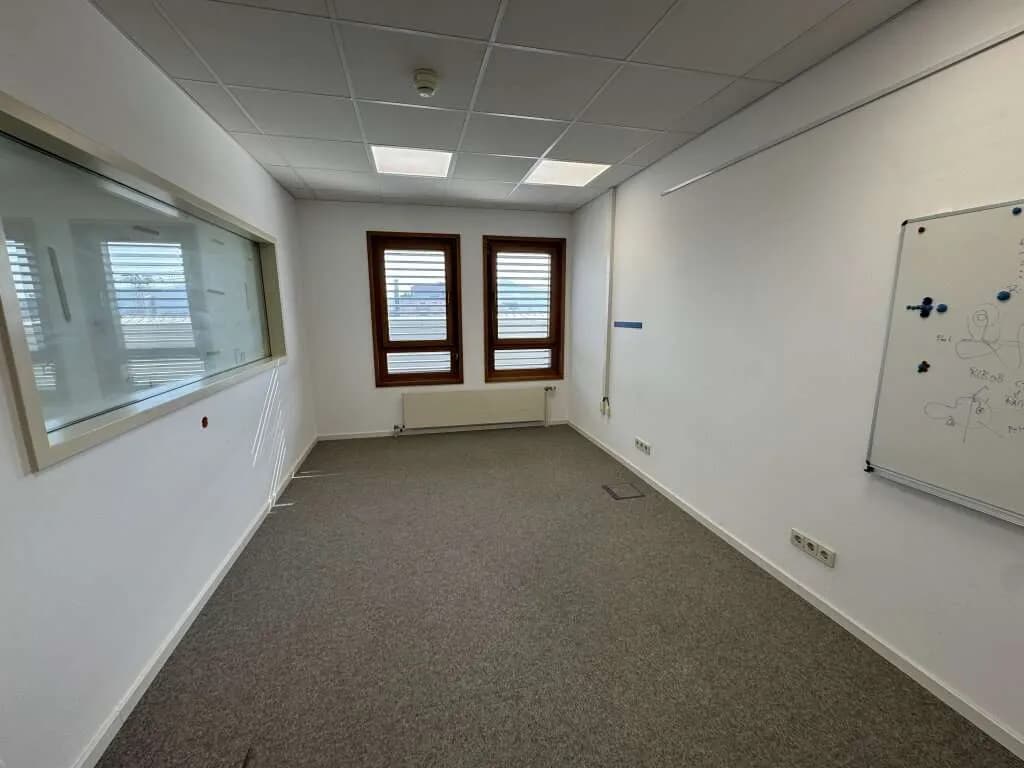9-Zimmer-Gewerbeimmobilie mieten in Linz – 309 m², € 4.544 – Bild 10 von 22