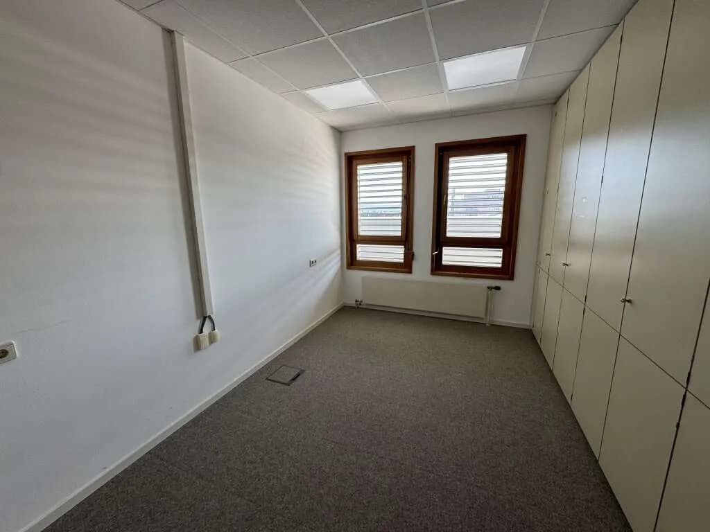 9-Zimmer-Gewerbeimmobilie mieten in Linz – 309 m², € 4.544 – Bild 13 von 22