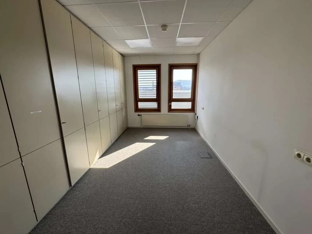 9-Zimmer-Gewerbeimmobilie mieten in Linz – 309 m², € 4.544 – Bild 14 von 22