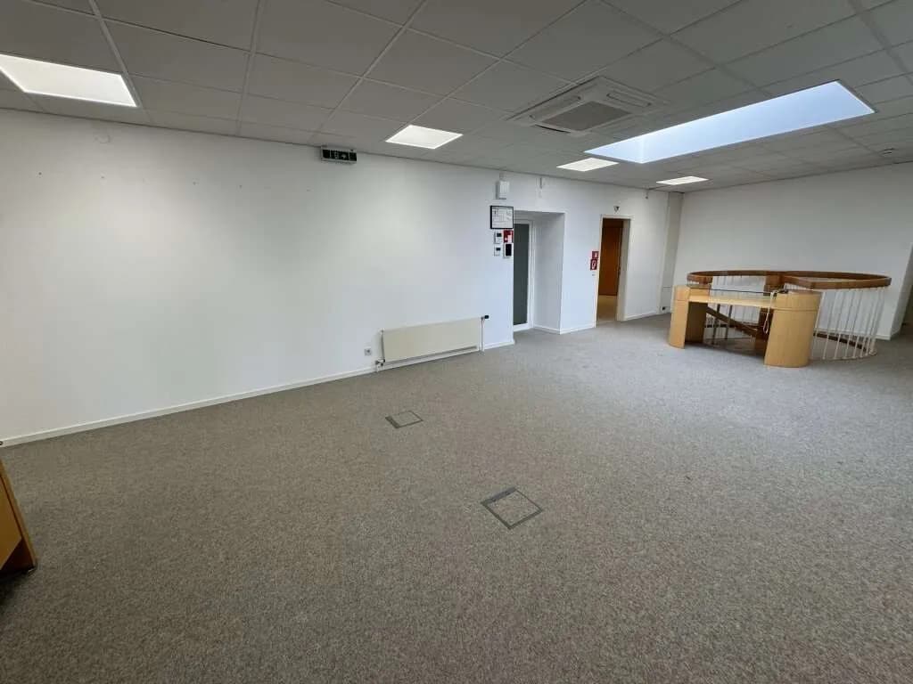 9-Zimmer-Gewerbeimmobilie mieten in Linz – 309 m², € 4.544 – Bild 15 von 22