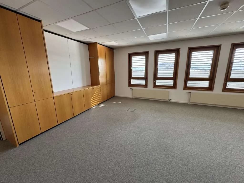 9-Zimmer-Gewerbeimmobilie mieten in Linz – 309 m², € 4.544 – Bild 16 von 22