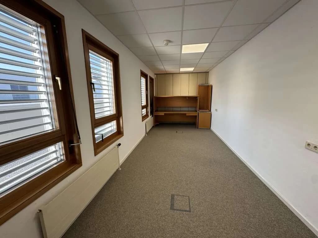 9-Zimmer-Gewerbeimmobilie mieten in Linz – 309 m², € 4.544 – Bild 18 von 22
