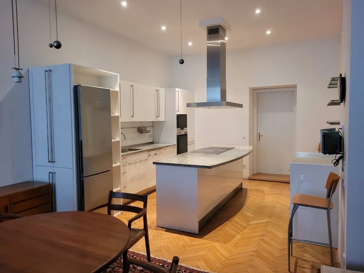 3-Zimmer-Wohnung mieten in Linz – 165 m², € 2.229