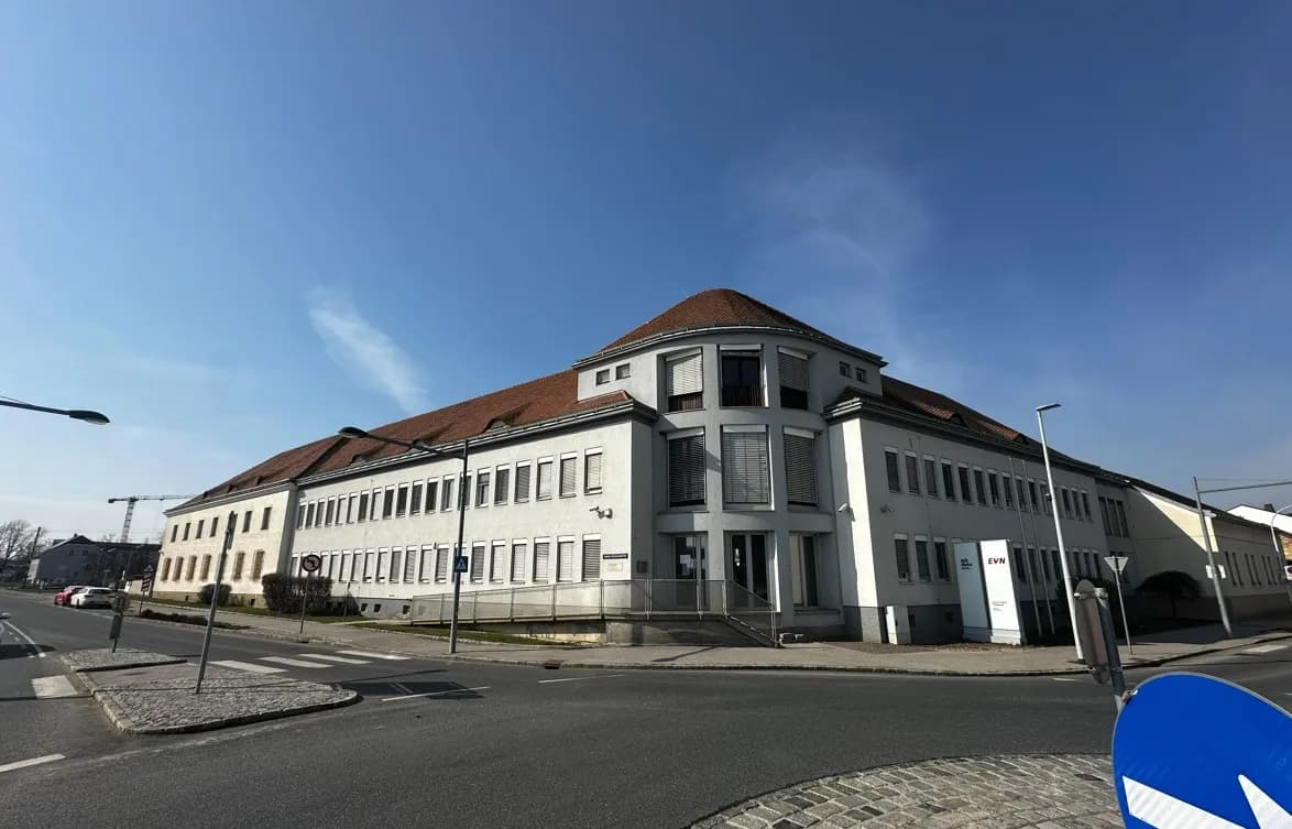 Gewerbeimmobilie kaufen in Hollabrunn – 2 900 m²