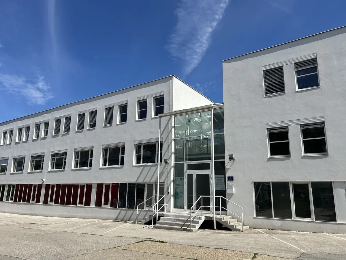 Gewerbeimmobilie mieten in Wien – 300 m², € 11