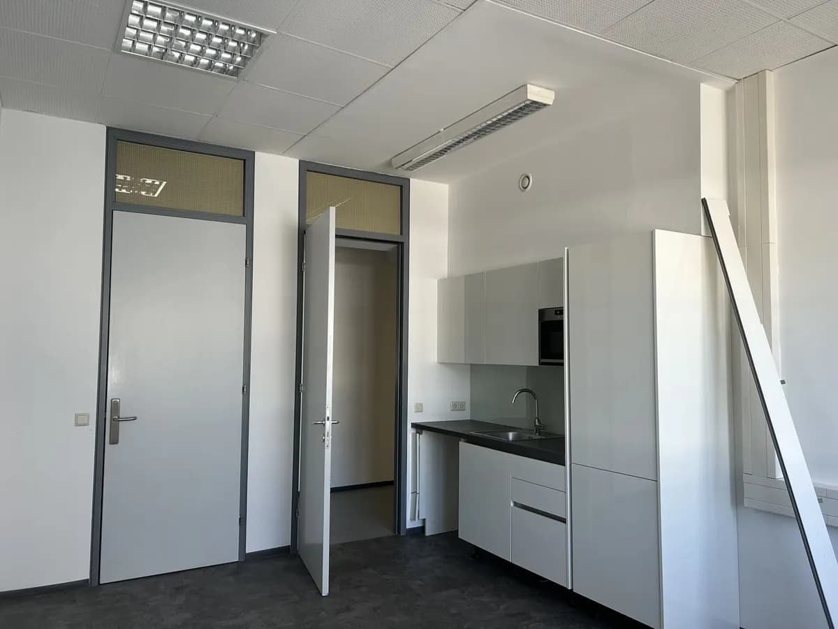 Gewerbeimmobilie mieten in Wien – 300 m², € 11 – Bild 6 von 16