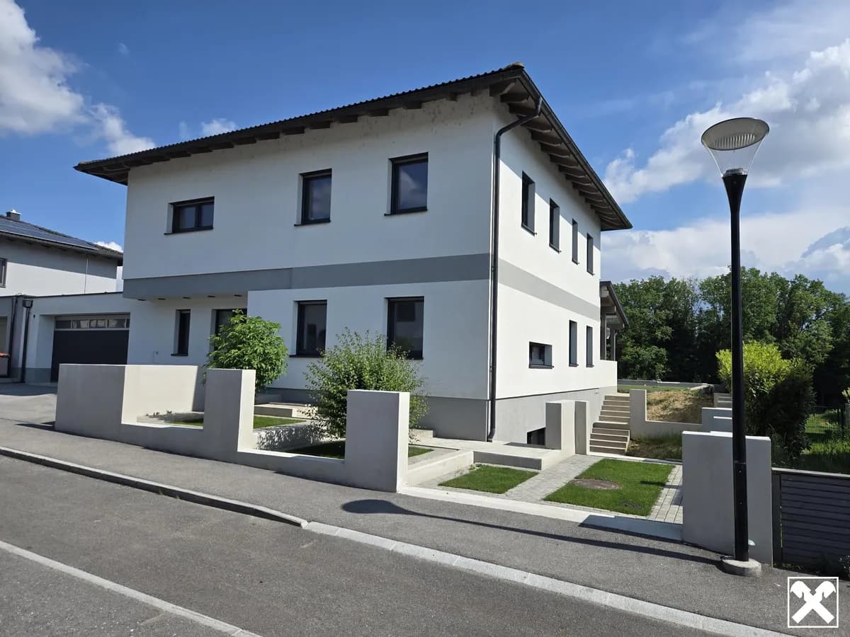 Haus kaufen in Amstetten – 279 m², € 625.000 – Bild 2 von 24