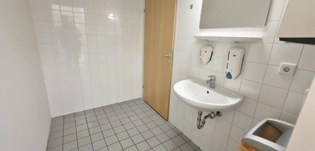 6-Zimmer-Gewerbeimmobilie mieten in Wien – 185 m², € 2.338 – Bild 4 von 12