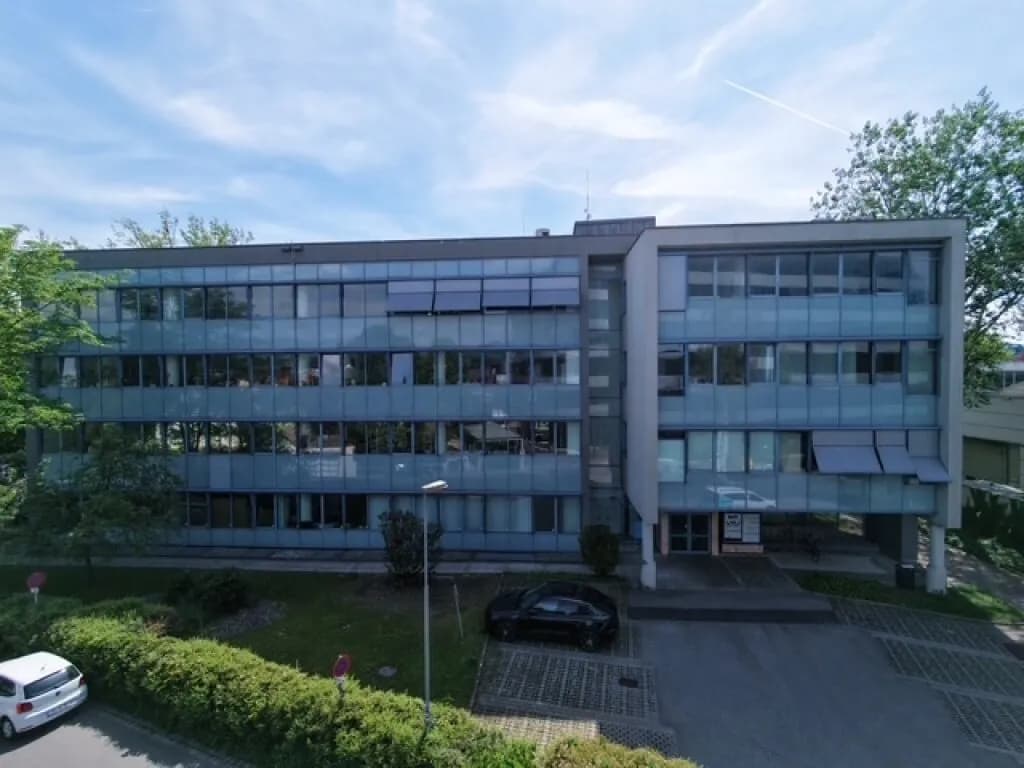 4-Zimmer-Gewerbeimmobilie mieten in Linz – 109 m², € 963 – Bild 2 von 17