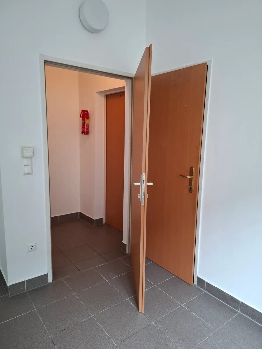 1-Zimmer-Gewerbeimmobilie mieten in Gänserndorf – 12 m², € 250