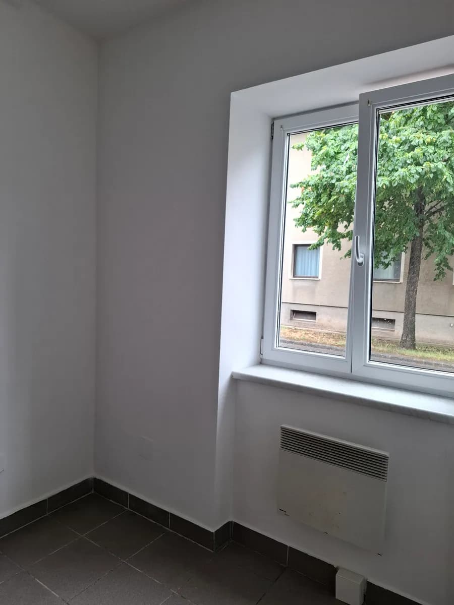 1-Zimmer-Gewerbeimmobilie mieten in Gänserndorf – 12 m², € 250 – Bild 2 von 12