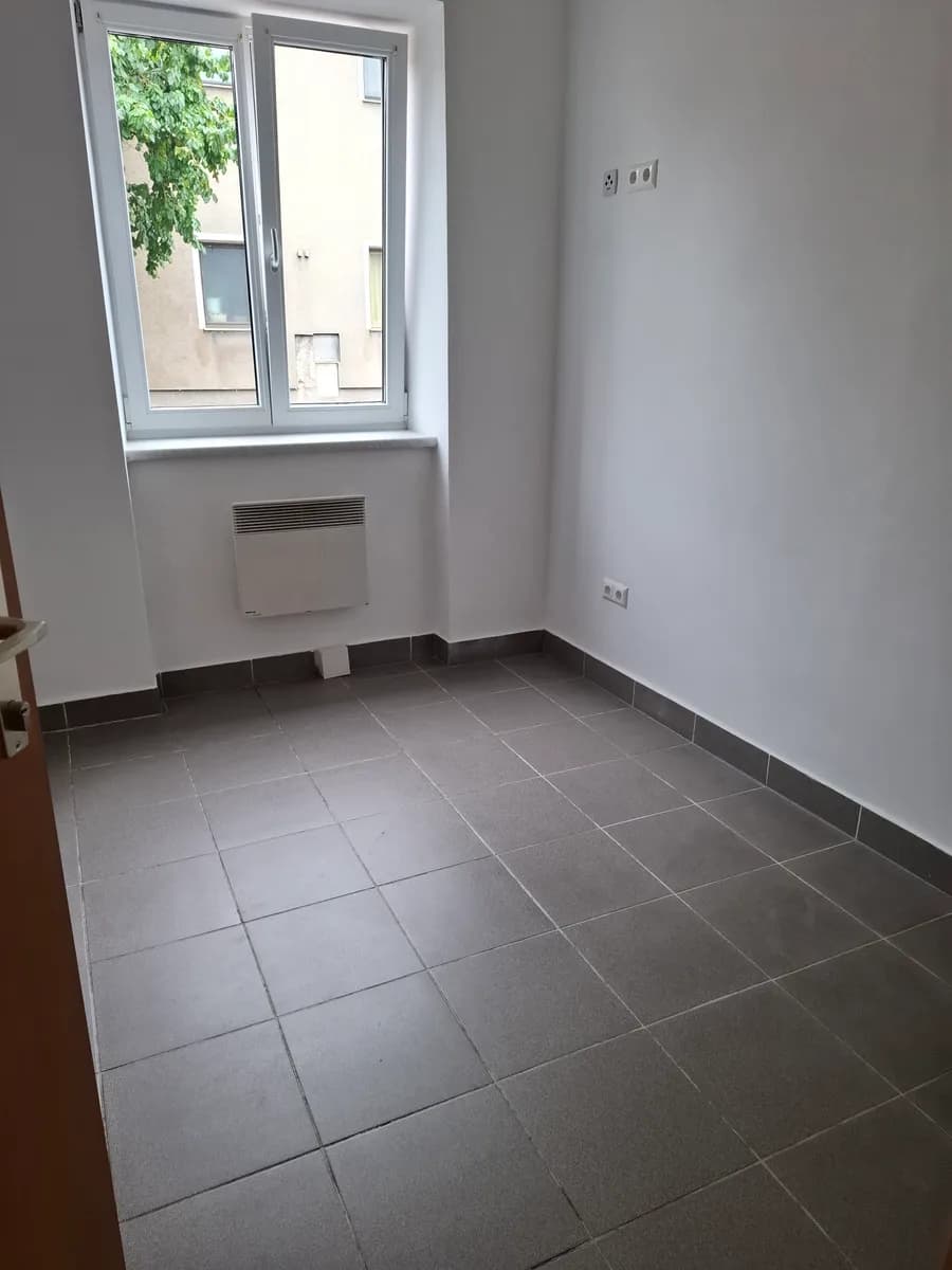 1-Zimmer-Gewerbeimmobilie mieten in Gänserndorf – 12 m², € 250 – Bild 5 von 12