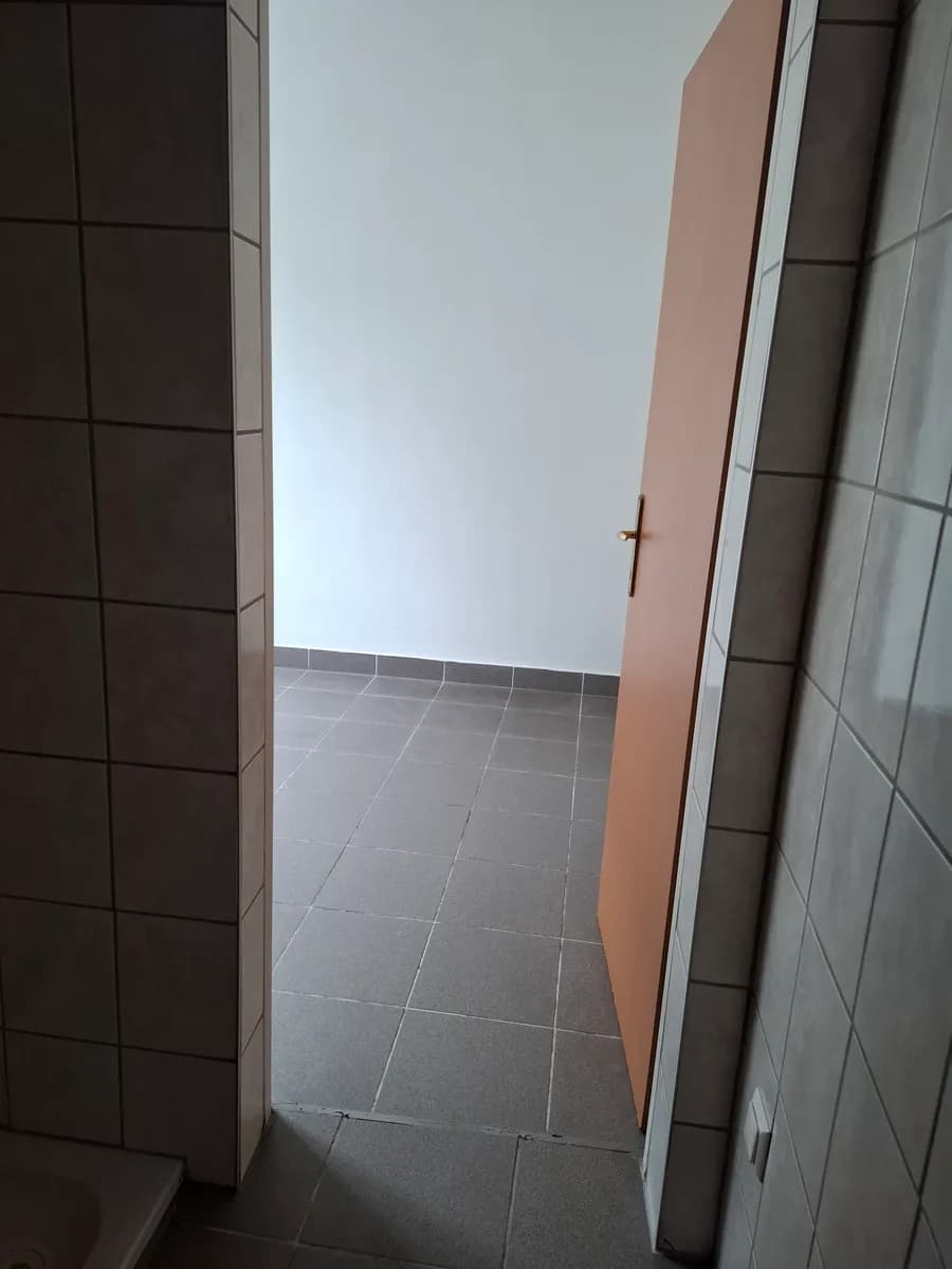 1-Zimmer-Gewerbeimmobilie mieten in Gänserndorf – 12 m², € 250 – Bild 9 von 12
