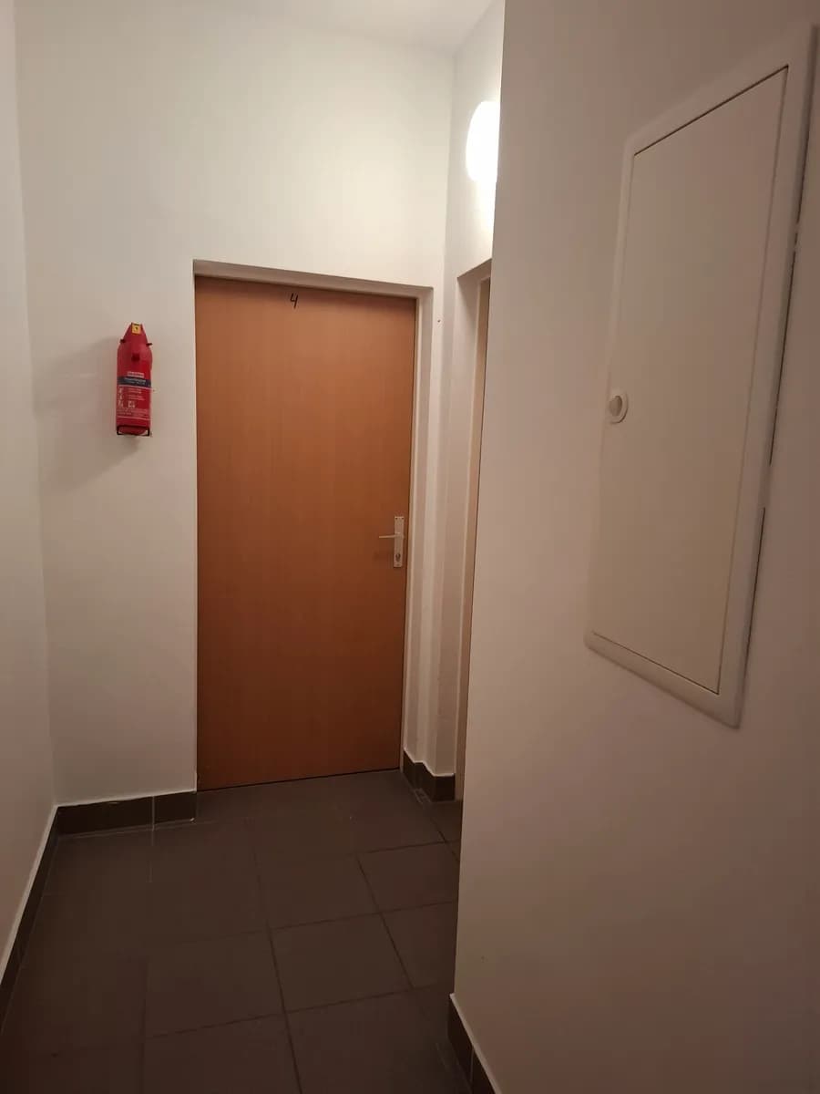 1-Zimmer-Gewerbeimmobilie mieten in Gänserndorf – 12 m², € 250 – Bild 11 von 12