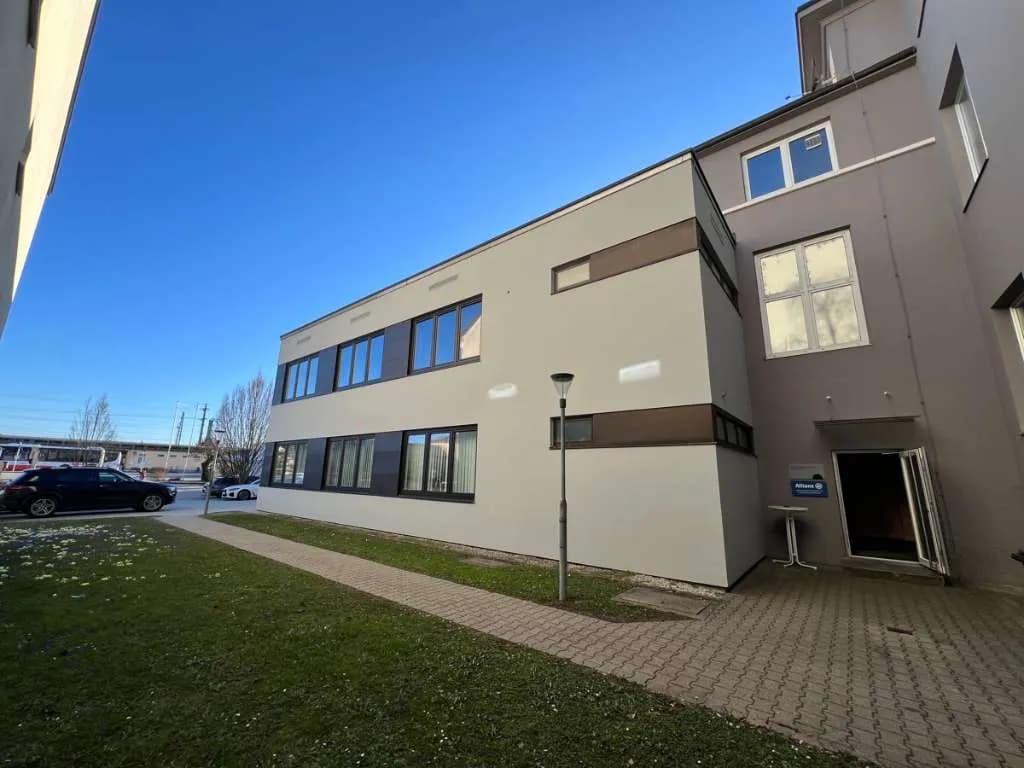 3-Zimmer-Gewerbeimmobilie mieten in Amstetten – 109 m², € 1.424