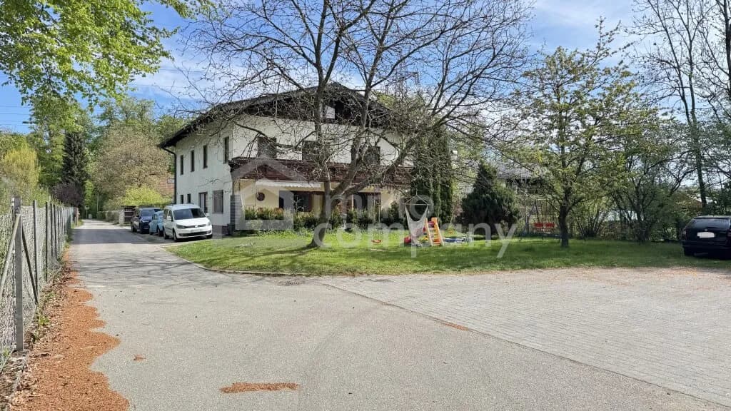 Haus kaufen in Vöcklabruck – 250 m², € 999.000 – Bild 2 von 11