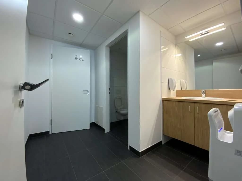 Gewerbeimmobilie mieten in Schwaz – 351 m², € 4.700 – Bild 11 von 12