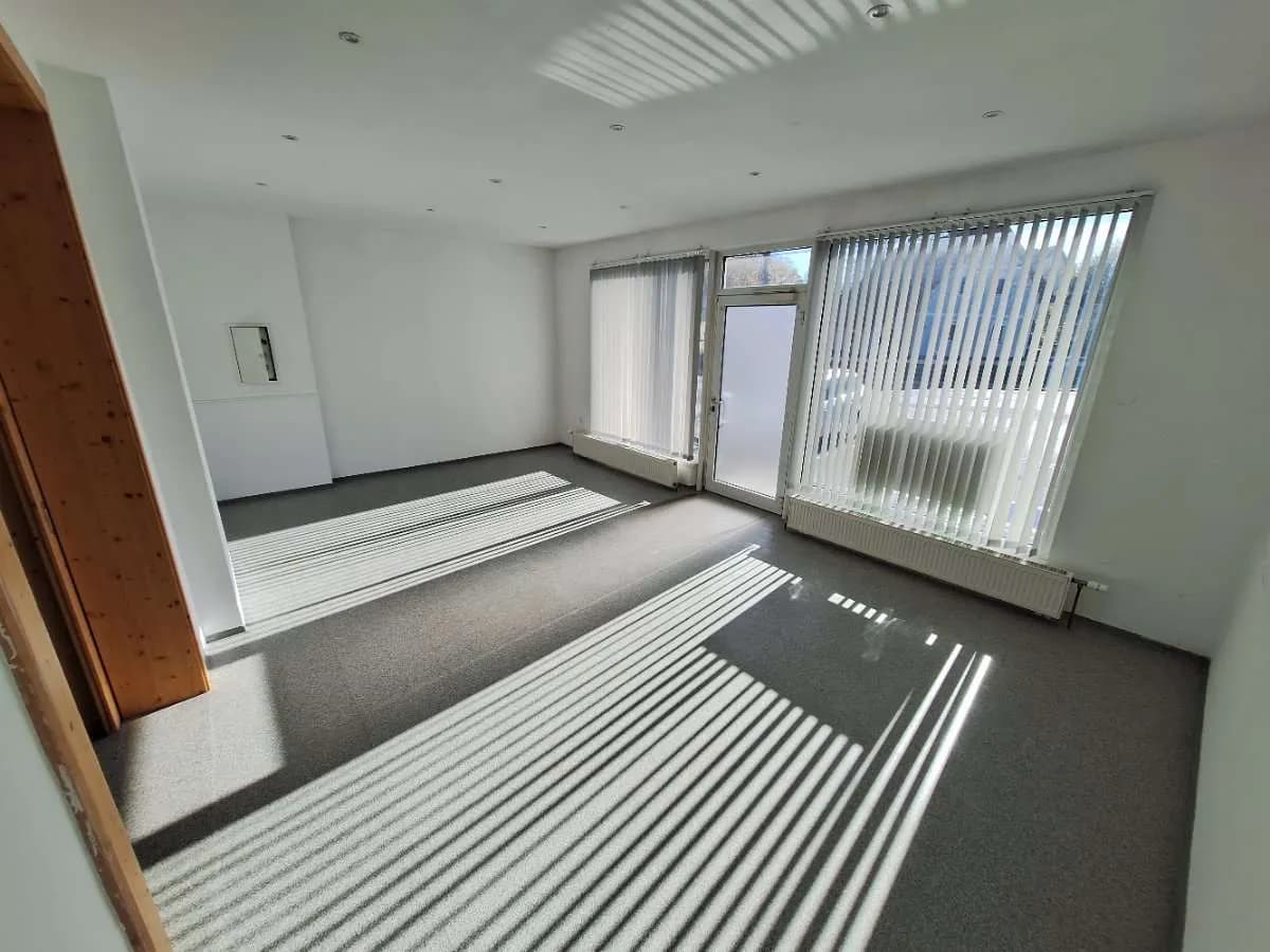 2-Zimmer-Gewerbeimmobilie mieten in Vöcklabruck – 66 m², € 880 – Bild 2 von 13