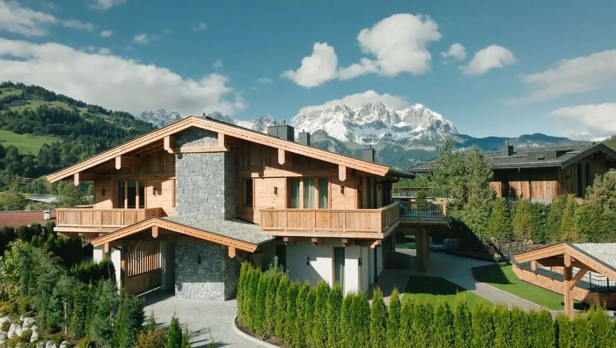 6-Zimmer-Wohnung mieten in Kitzbühel – 232 m², € 7.980