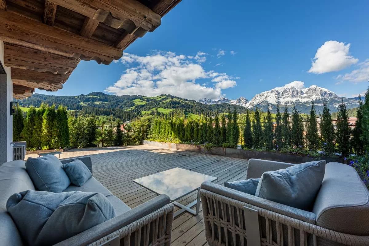 6-Zimmer-Wohnung mieten in Kitzbühel – 232 m², € 7.980 – Bild 2 von 29