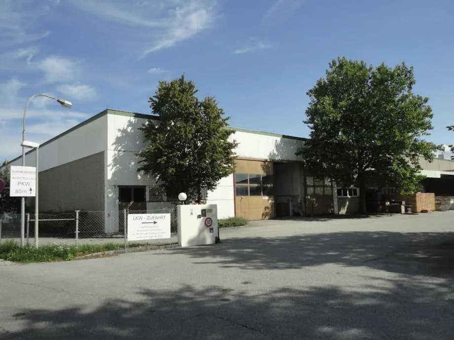 Gewerbeimmobilie mieten in Steyr – 3 300 m², € 4
