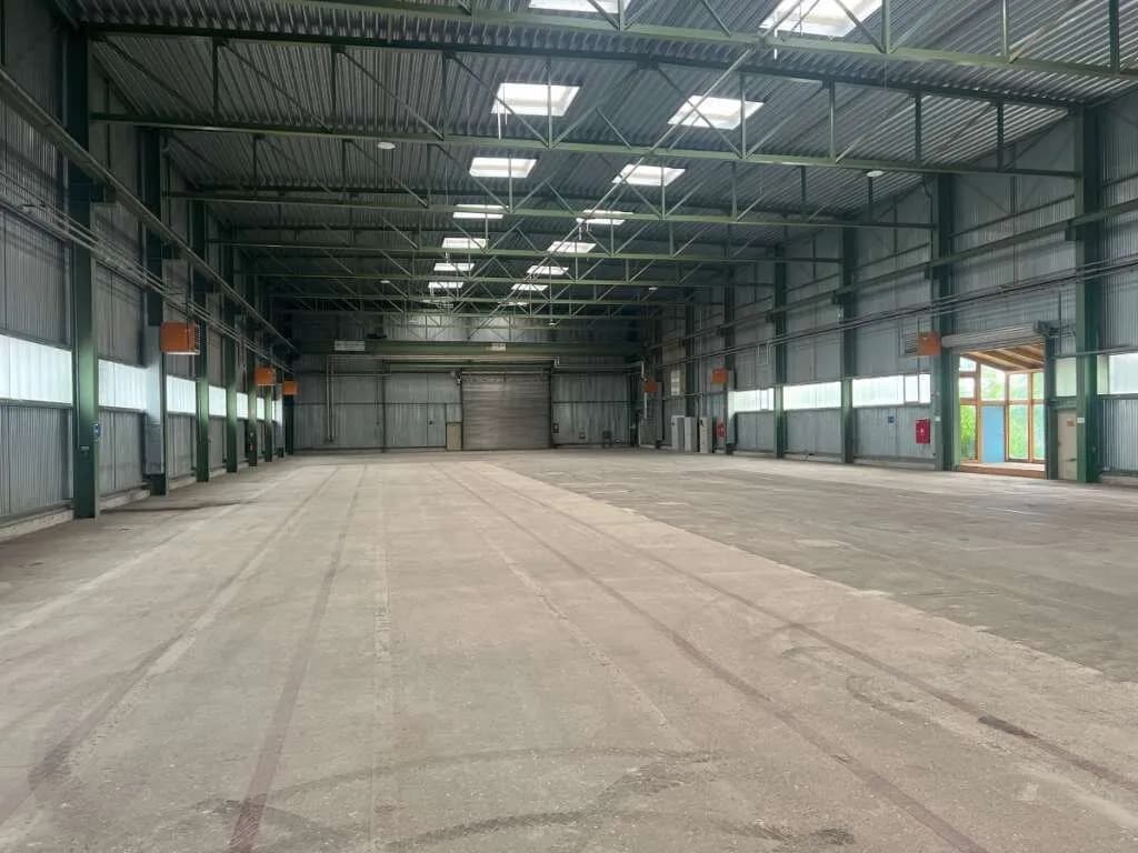 Gewerbeimmobilie kaufen in Wiener Neustadt – 2 556 m²