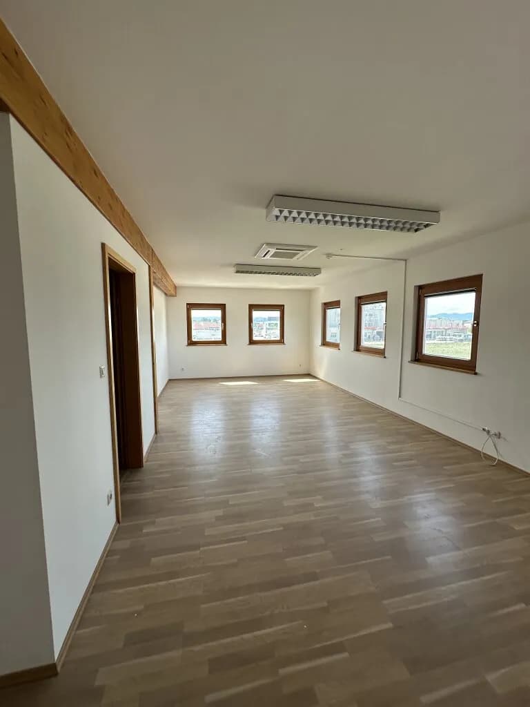 Gewerbeimmobilie kaufen in Wiener Neustadt – 2 556 m² – Bild 10 von 17