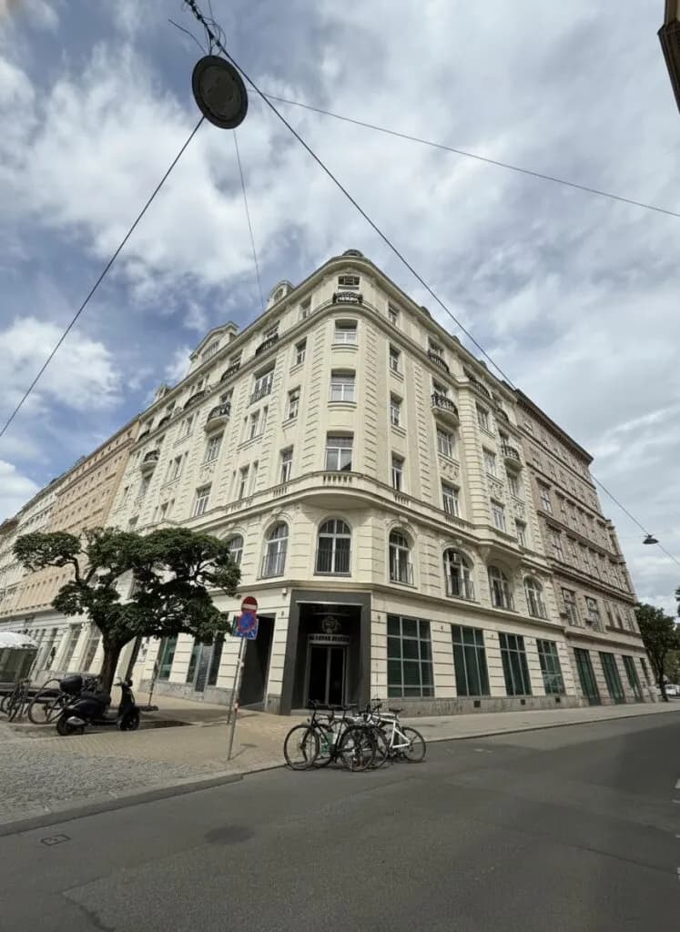 3-Zimmer-Wohnung mieten in Wien – 130,36 m², € 3.499