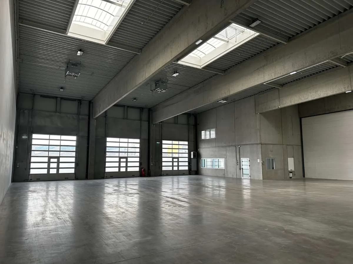 Gewerbeimmobilie mieten in Korneuburg – 3 600 m², € 8 – Bild 2 von 10