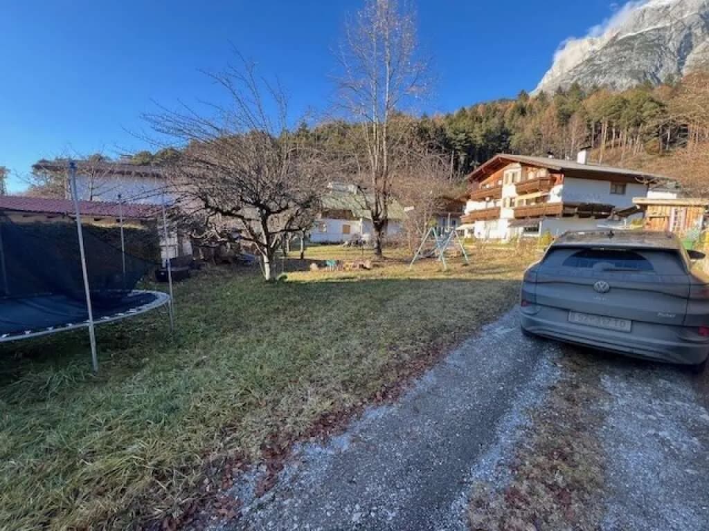 Grundstück kaufen in Innsbruck-Land – 299 m², € 275.000 – Bild 1 von 9