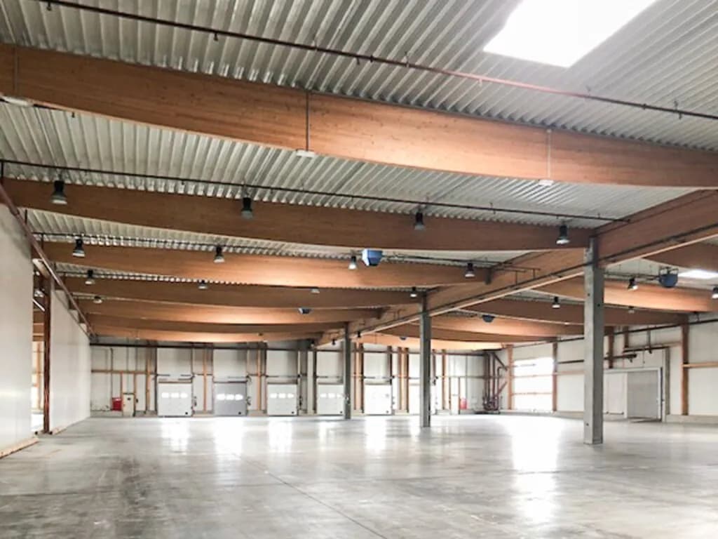 Gewerbeimmobilie mieten in Neusiedl am See – 2 835 m², € 8.222