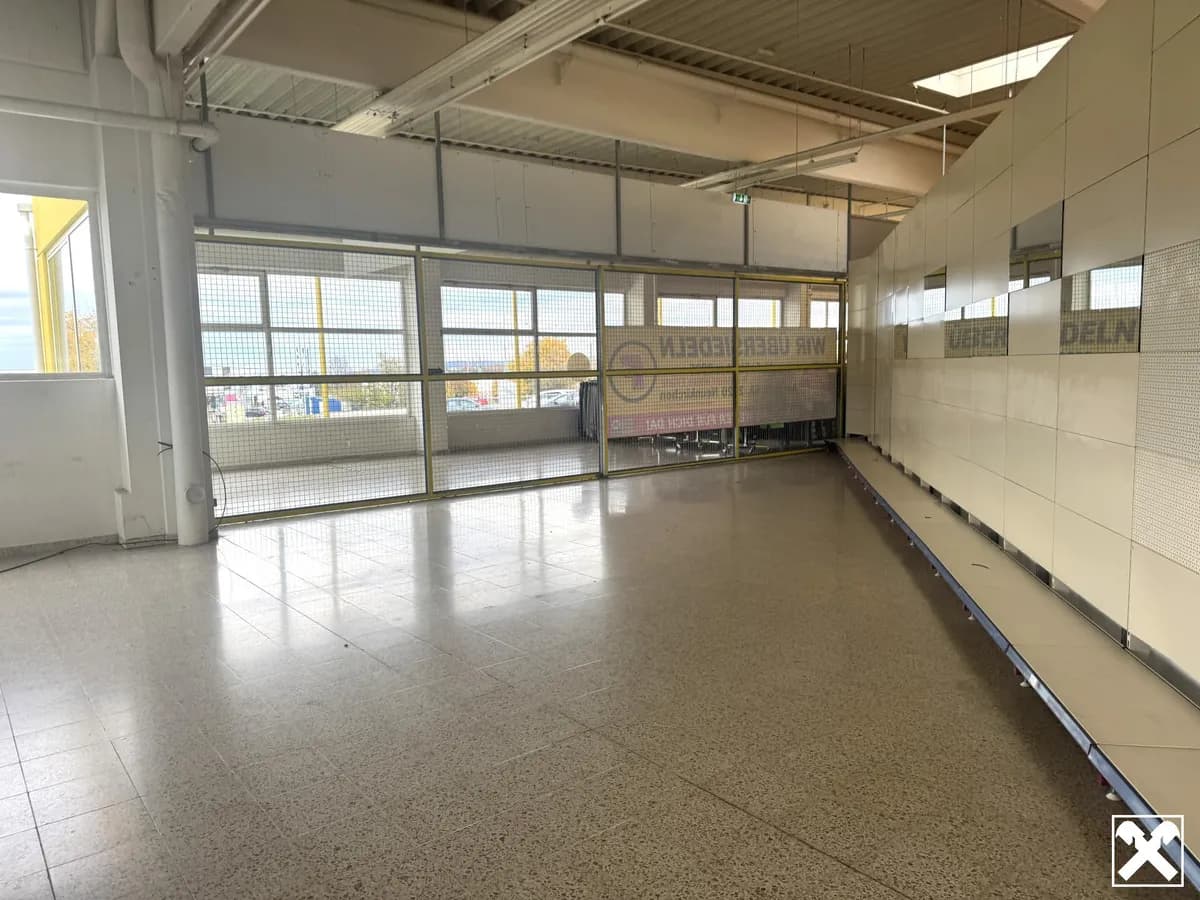 Gewerbeimmobilie mieten in Neunkirchen – 1 000 m², € 7.500 – Bild 4 von 12
