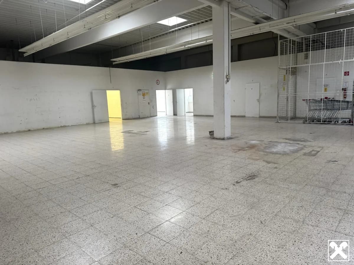 Gewerbeimmobilie mieten in Neunkirchen – 1 000 m², € 7.500 – Bild 7 von 12